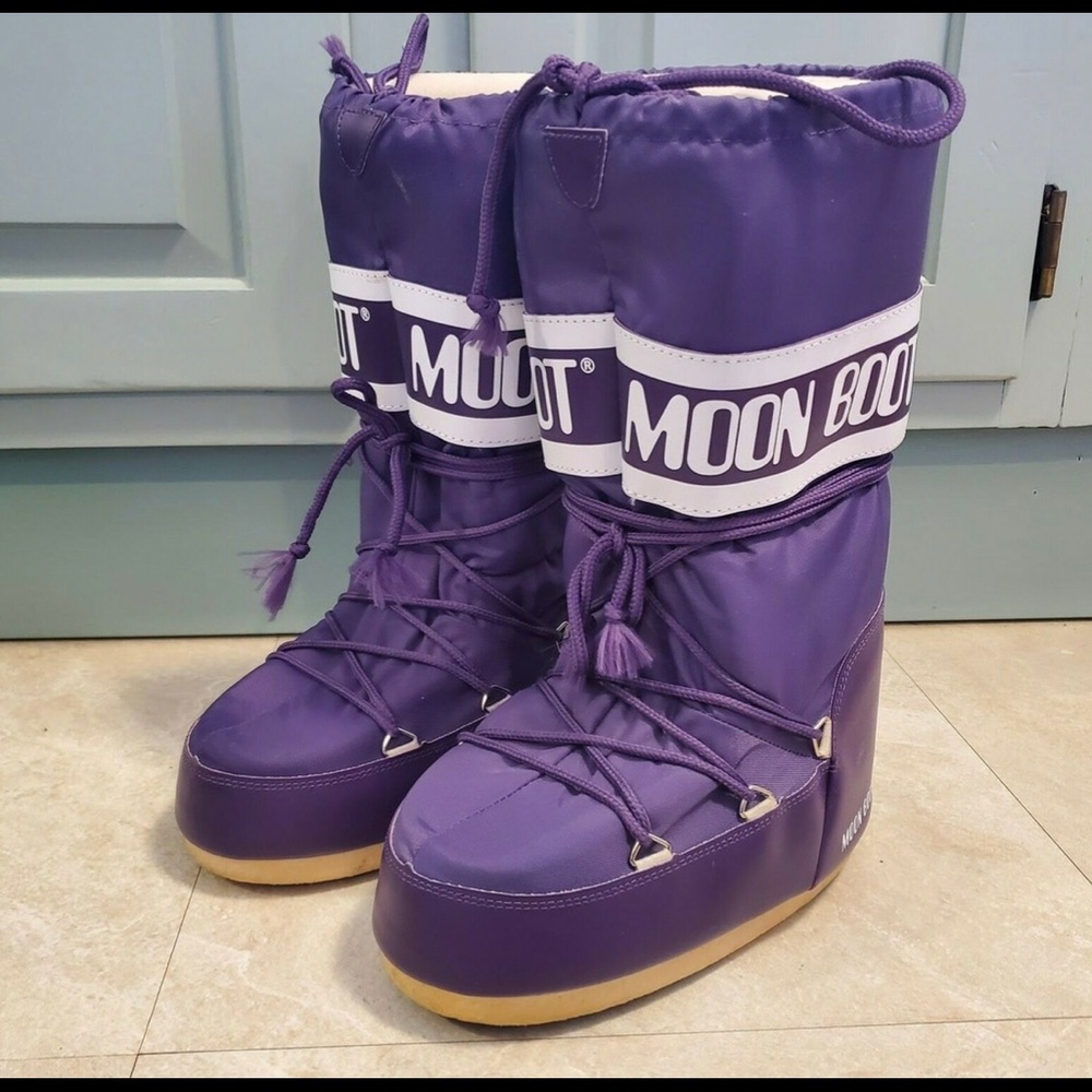 Moon boots 💜 Size 9.5